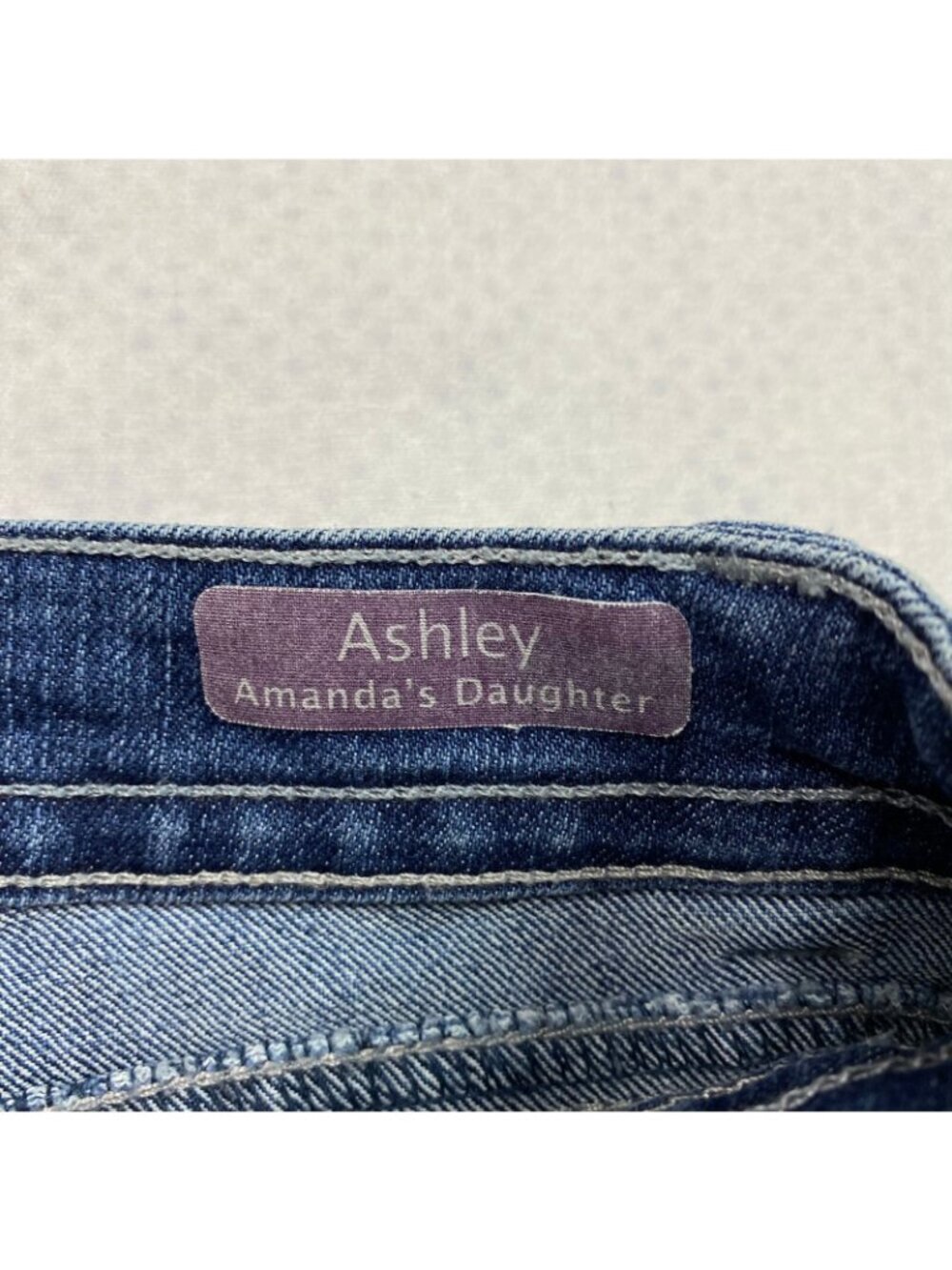 Gloria Vanderbilt Blue Denim Capri Jeans Size 8 With Cuffed Hem & Embroidered Po - Picture 10 of 13
